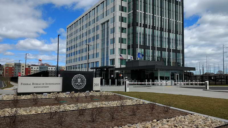 Поранешен директор на ФБИ обвинет за закани кон Трамп