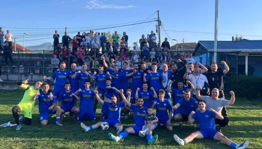 Радост во Горно Лисиче: Еуромилк славеше во дербито со најголемиот ривал и дојде на чекор од бараж за Втора лига!