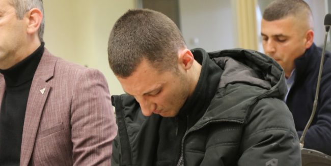 АКО ПРИЈАВИШ УШТЕ ЕДНАШ, ЌЕ ОДГОВАРАШ КРИВИЧНО ЗА ЛАЖНО ПРИЈАВУВАЊЕ ЗАКАНИ И НАСИЛСТВО, Ѝ СЕ ЗАКАНИЛЕ ПОЛИЦАЈЦИТЕ НА ИВАНА СТОЈАНОСКА НЕКОЛКУ ЧАСА ПРЕД ДА СЕ САМОУБИЕ