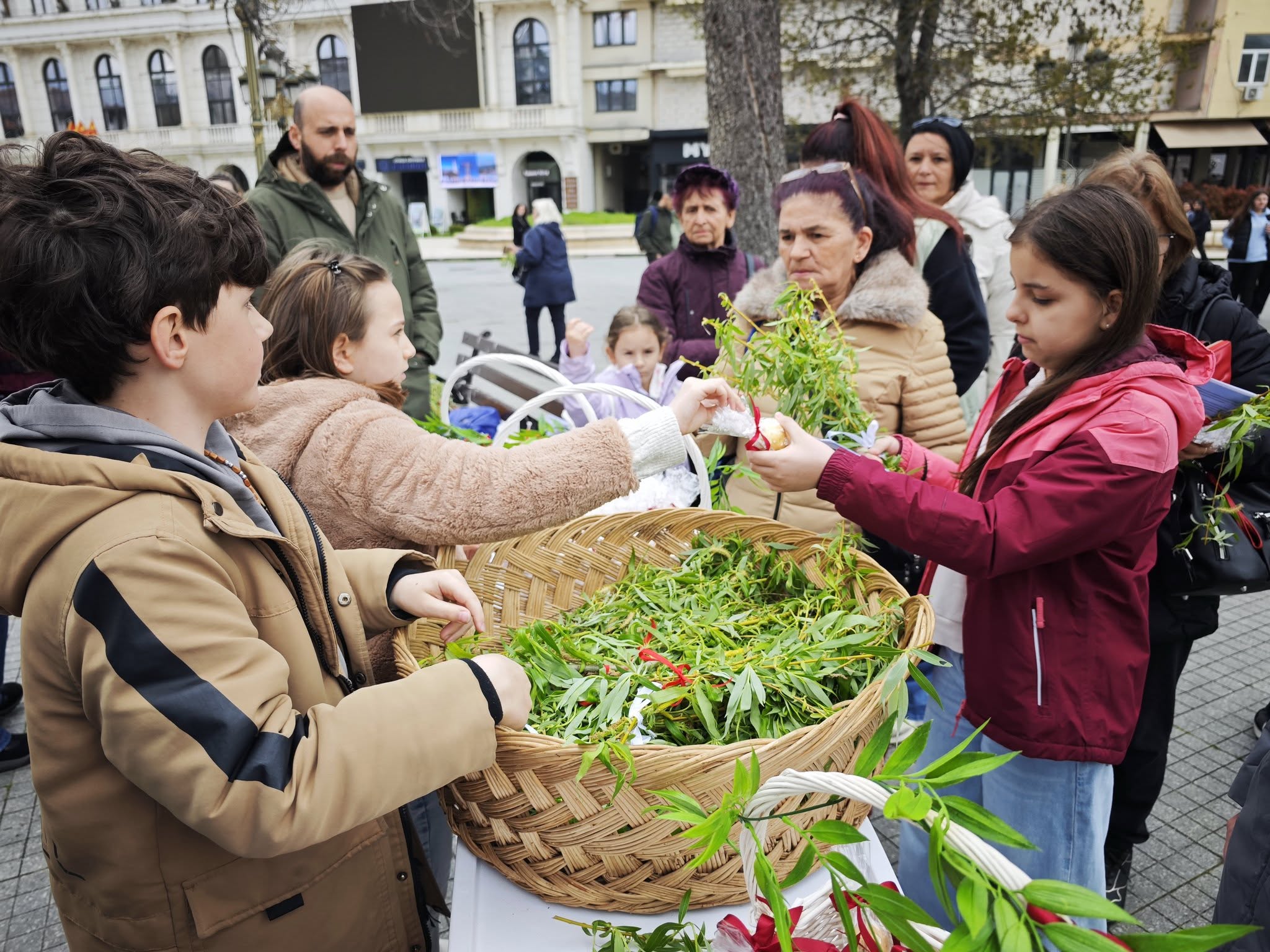 Лазаровите поворки го украсија Скопје