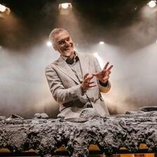 Премиера во МНТ: Наградуваната режисерка Ригонат ја поставува „Страв и Надеж“