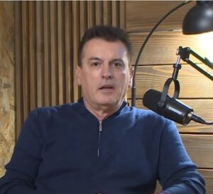 Денес роденден слави Антонио Димитриевски – едно од најзначајните имиња на македонската музичка и медиумска сцена