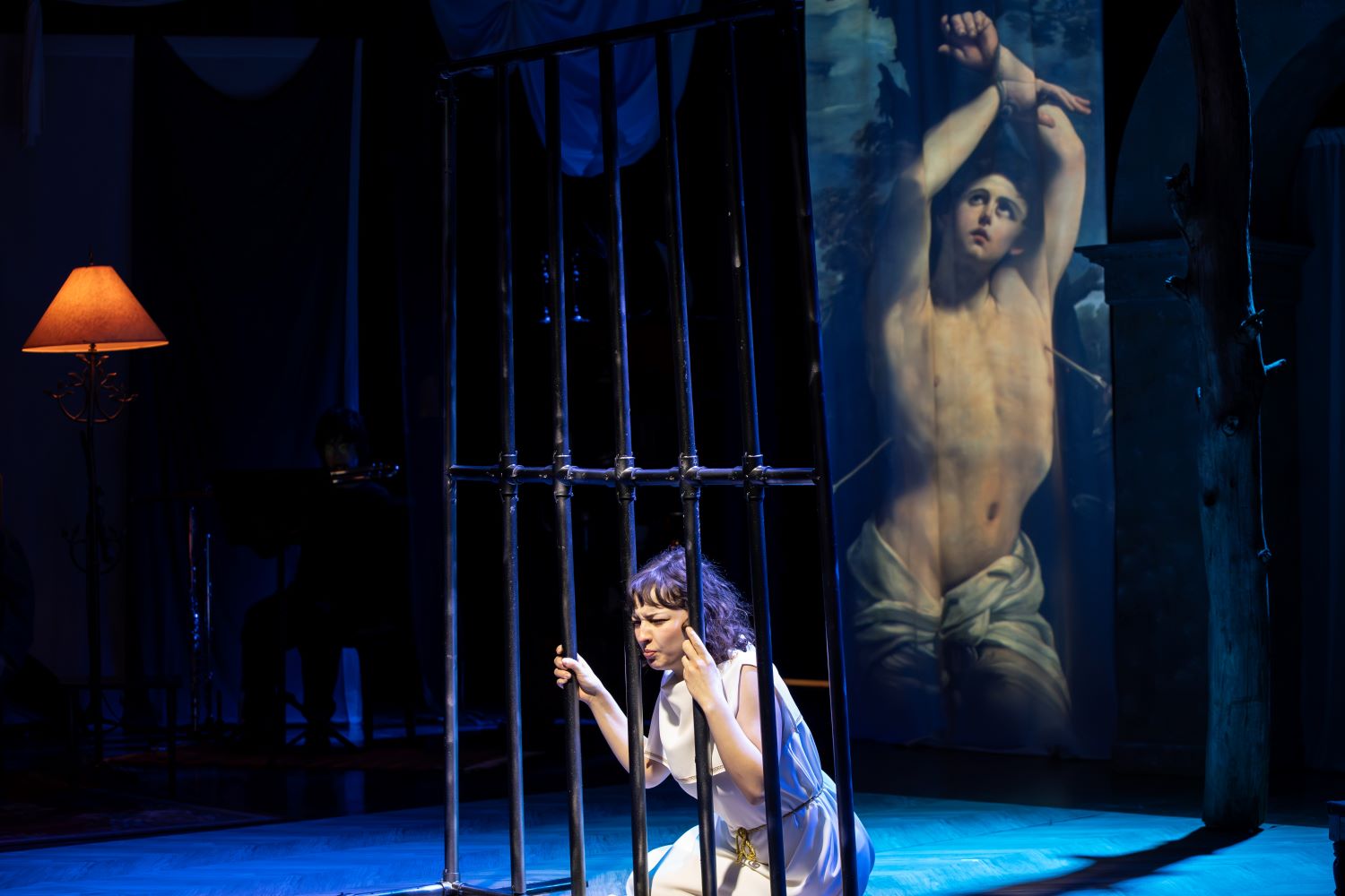 „АНТИГОНА НА ПСИХИЈАТАР“ КАКО ФЕМИНИСТИЧКИ СПИН НА СОФОКЛЕ Е НОВА ПОСТАВКА ВО „ЛА МАМА“