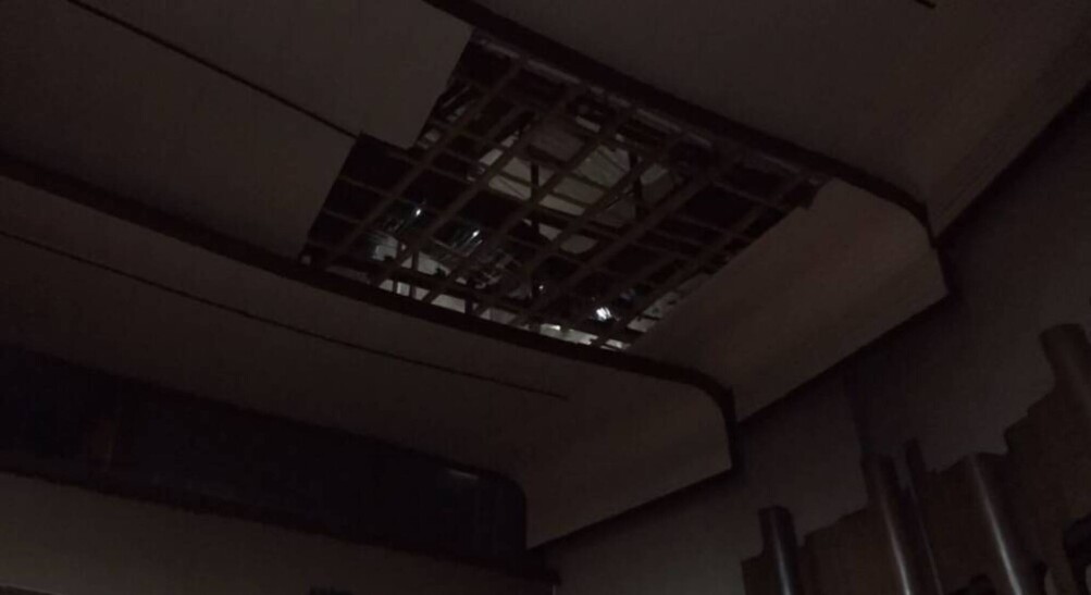 Се урна дел од таванот во салата на Центарот за култура во Битола – настаните откажани