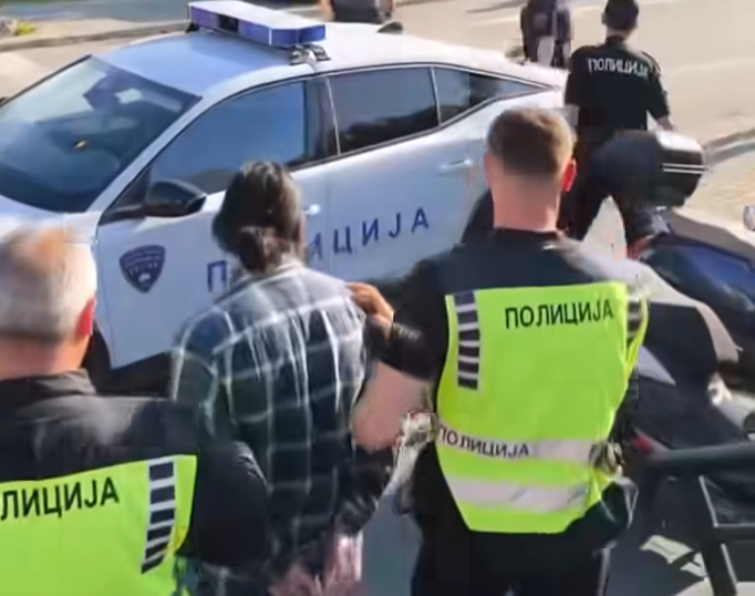 (ВИДЕО) МВР: Андреј Куцуловски e приведен затоа што на натпревар меѓу Македонија и Израел истакнал знаме на Палестина