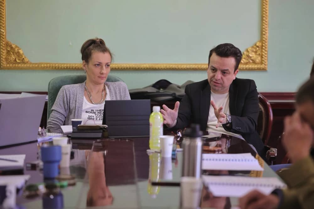 Нела Витошевиќ ја поставува „Три сестри“ според Чехов, претстава за ерозијата на хуманизмот