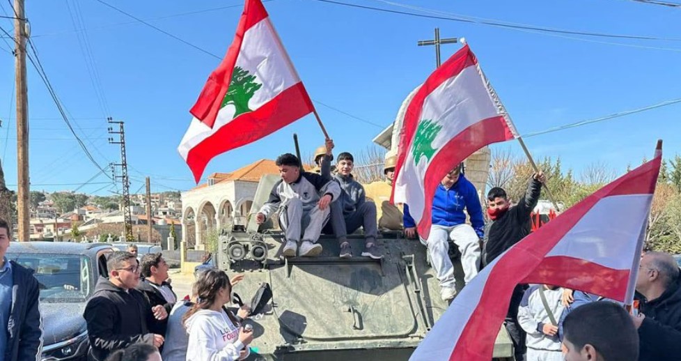 Раселените Либанци собираат пари за сателитски снимки — сакаат да видат што останало од нивните домови