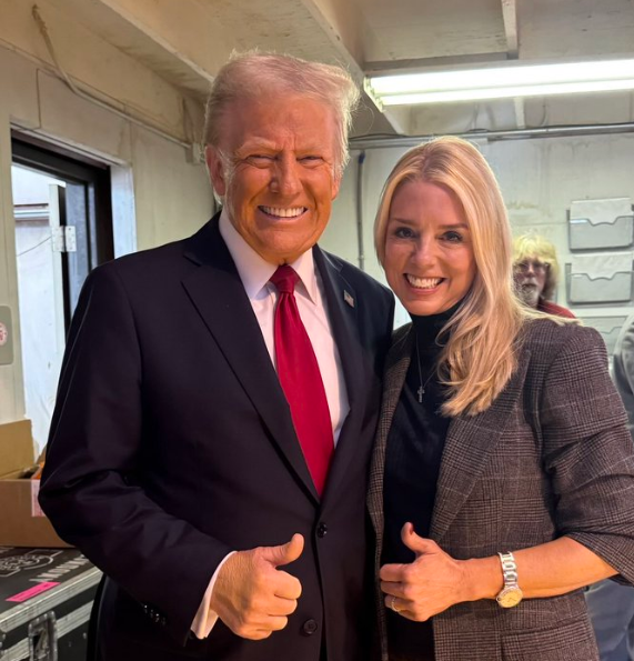 Бонди не е последена, Трамп го реконструира кабинетот?