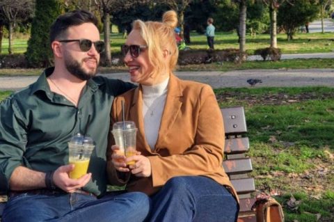 Свечен ручек на посебен ден: Ева Нединковска и саканиот не чекаа многу за да си „дадат збор“ и пред најблиските