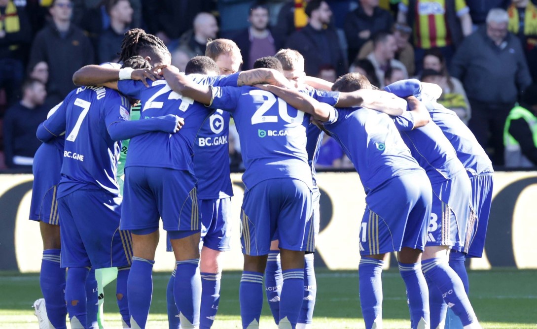 Десет години по сензационалната титула, Лестер стана третолигаш!