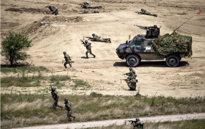 ДЕН НА ВИСОКИ ГОСТИ НА КРИВОЛАК: Тактичка вежба „Воведување на лесна пешадиска баталјонска група во офанзивни операции“