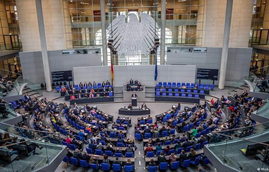 Германија со попуст за гориво и кризна премија до 1.000 евра