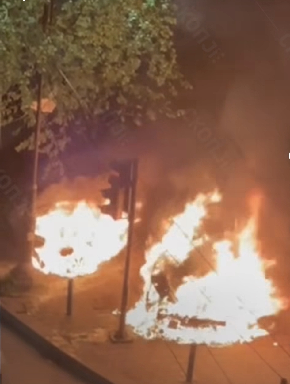 МВР со детали за пожарот во Карпош: изгореа „ауди“ и „пежо“, оштетен и семафор