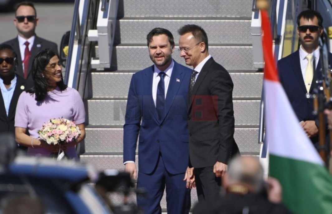 ПОТПРЕТСЕДАТЕЛОТ НА САД ПРИСТИГНА ВО УНГАРИЈА: Џ.Д. Венс ќе се сретне со Орбан и ќе присуствува на митингот на премиерот