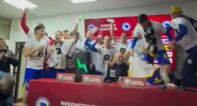 „Босном бјехар пробехарао“: Фудбалерите му влегоа на селекторот со звучник (ВИДЕО)