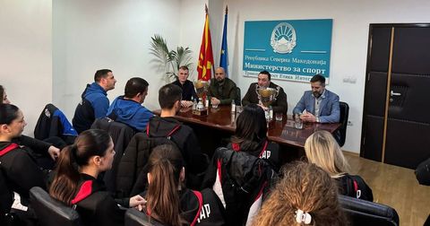 Министерството за спорт парично ги награди освојувачите на одбојкарскиот Куп