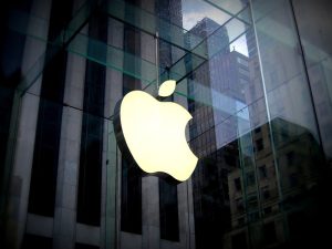 Промени во врвот на Apple: нов правец по критиките од пазарот