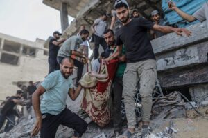 Иран: Најмалку петмина убиени во израелски напади врз петрохемиски постројки