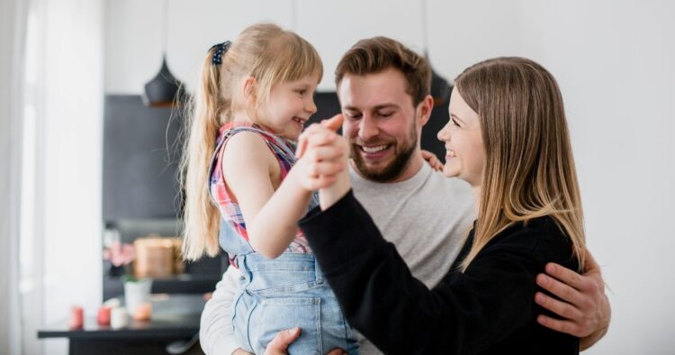 Не му треба решение, туку ова: 12 реченици што му помагаат на детето по лош ден