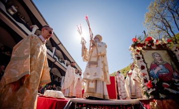 Верата е силна во Охридско: Мега галерија од литијата и поклонението пред моштите на Св. Недела во Оровник