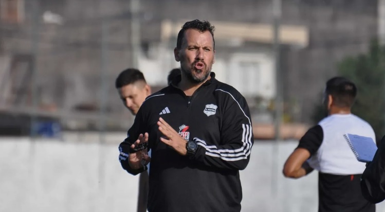 Аргентинецот Кристијан Фабијани, кој треба да биде нов тренер на Вардар, пристигна во Скопје (ФОТО)