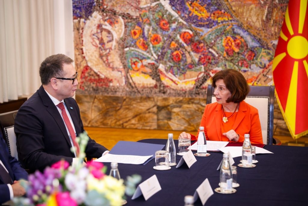 Сиљановска-Давкова се сретна со казахстанскиот министер Шакалиев: Во фокусот се економската соработка и инвестициите