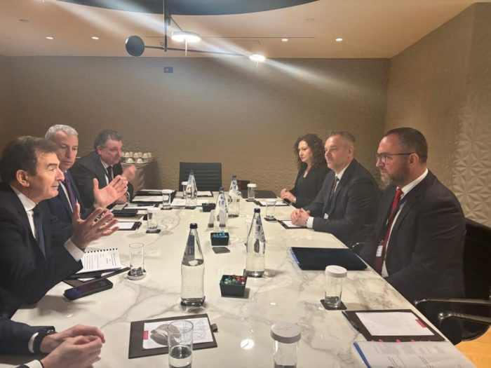 ТОШКОВСКИ ВО АТИНА: Зајакната е соработката со Грција за заеднички и координиран одговор на организираниот криминал и тероризмот