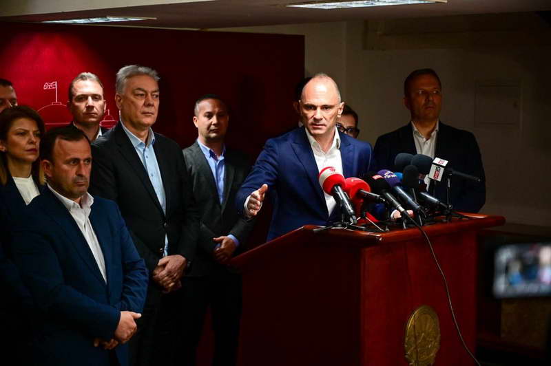 СДСМ поднесе закон за пратениците да немаат двојно државјанство