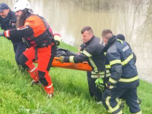 Четворица мигранти спасени од надојдената река Сава се во болницата во Винковци
