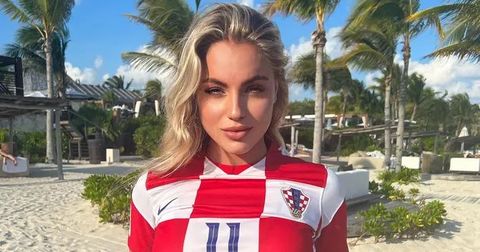 Најубавата фудбалерка во светот пак нема да носи „коцкесто“