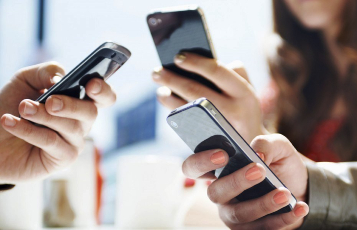 Основците по неколку часа на ден гледаат содржини на телефон, до осмо одделение речиси престануваат да читаат книги