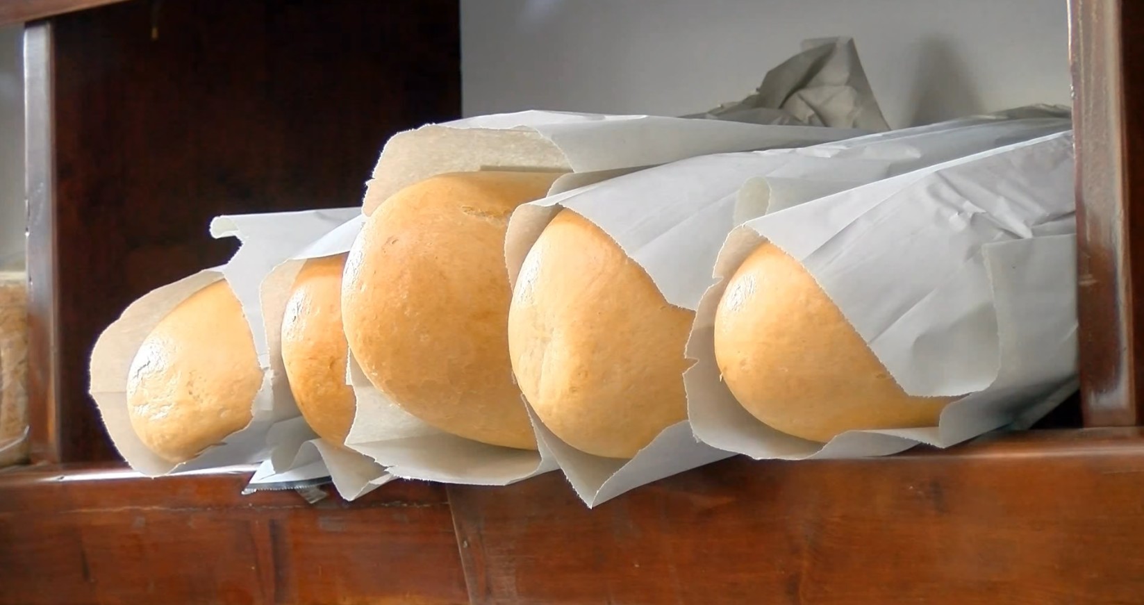 Големите пекарници ветуваат: Засега нема поскапување на лебот