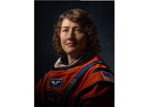 Астронаутка од мисијата Artemis II покажа каков траг оставаат само 10 дена во вселената