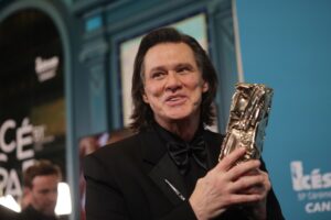 (Видео) Поранешната партнерка на Џим Кери тврди: Тоа беше тој, не станува збор за двојник