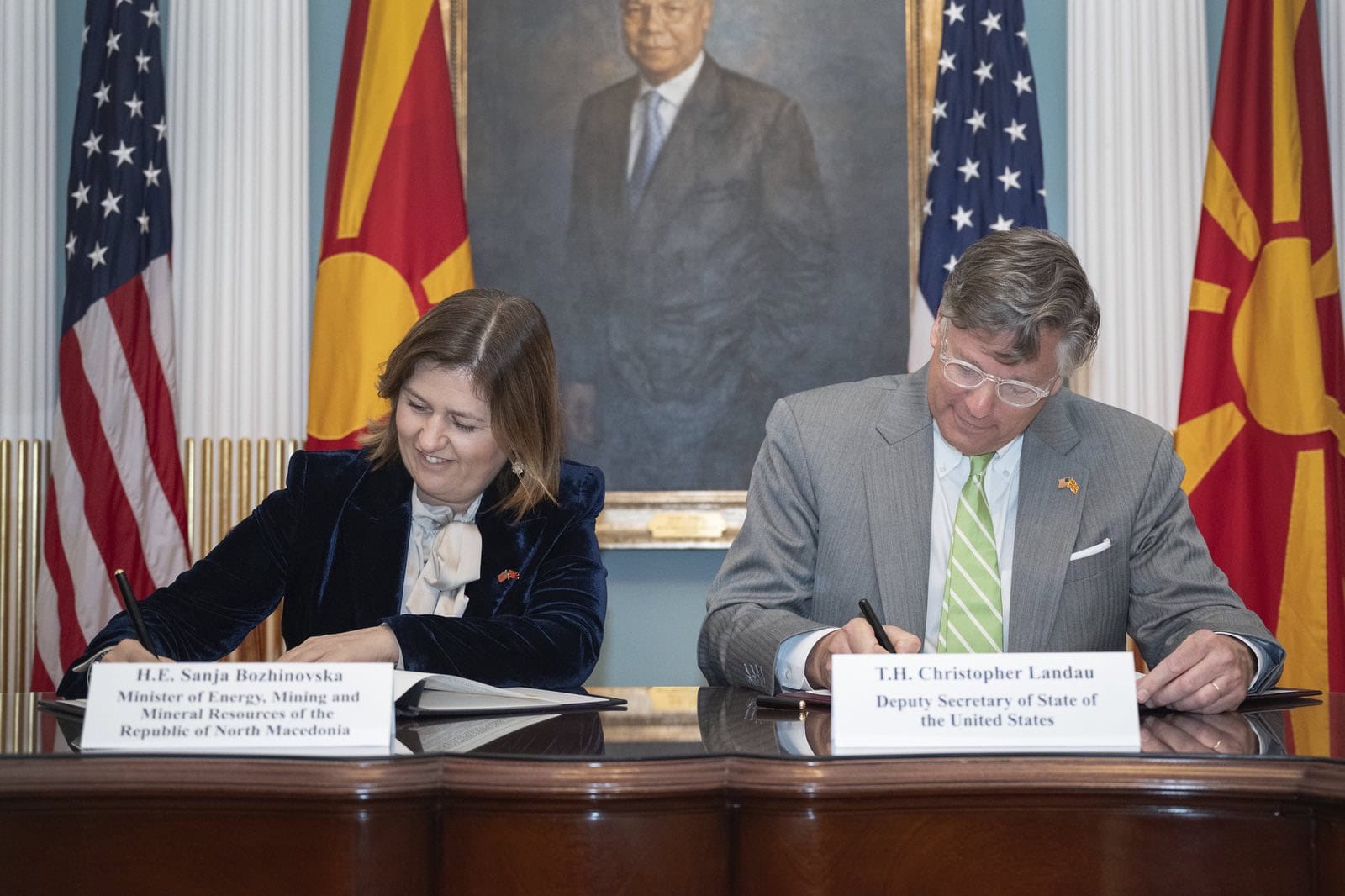 СТРАТЕШКИ ЧЕКОР КОН ЕНЕРГЕТСКА СТАБИЛНОСТ: Македонија потпиша договор со САД за снабдување со природен гас