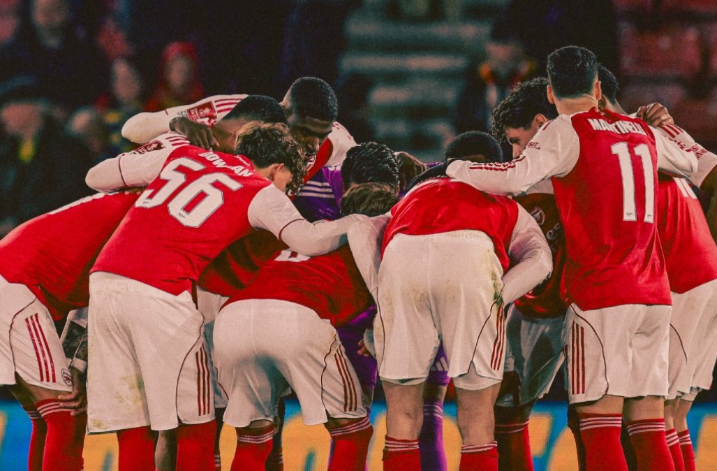 Тажна слика: Детенце плачеше поради елиминацијата на Арсенал (ВИДЕО)