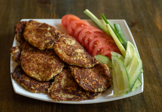 Искористете ги остатоците од велигденската трпеза и пригответе ќофтиња од јајца: Однадвор крцкави, а однатре СОЧНИ!