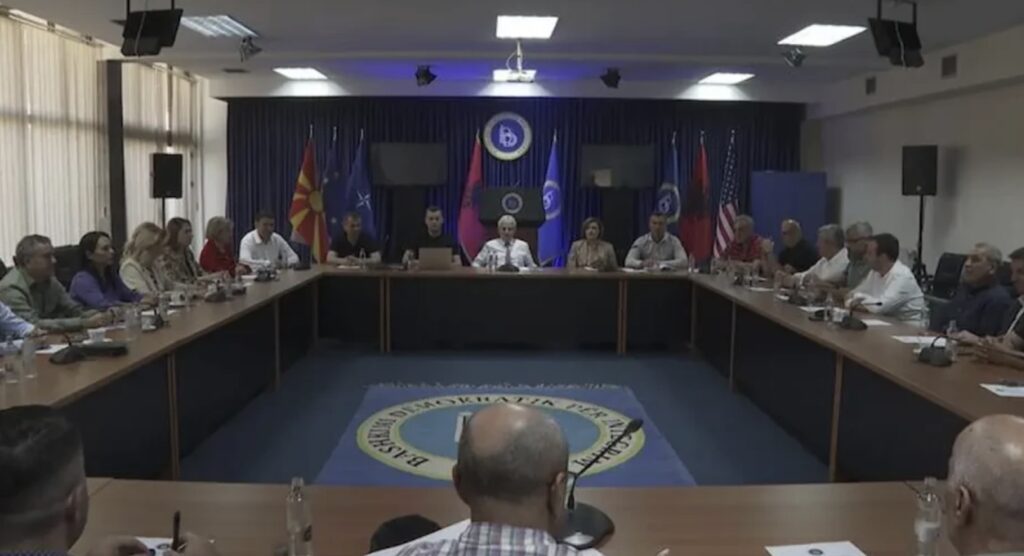 Европскиот фронт бара потписи за уставни измени