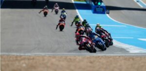 Хаос во Шпанија: Еден Маркез излета од патеката, па другиот победи (ВИДЕО)