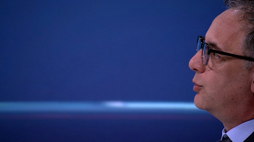 Министерот Алиу не открива кој е докторот во јавно здравство што зел 700 000 денари плата за еден месец