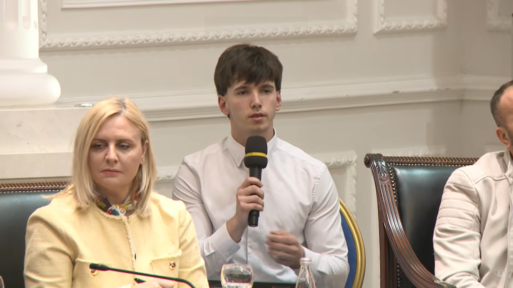 Премиерот вели дека сака да нè задржи тука, но денешната конференција ја закажа пред помалку од 24 часа – вели претставник на студентите