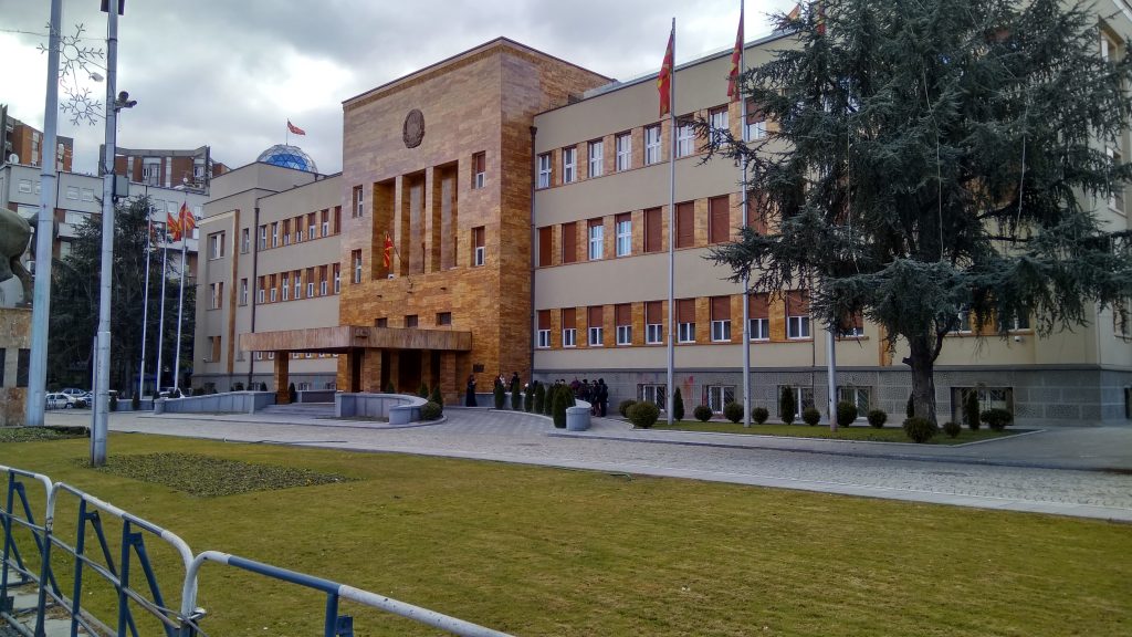 СДСМ поднесе закон: Двојно државјанство да не можат да имаат ниту министрите, ниту вицепремиерите