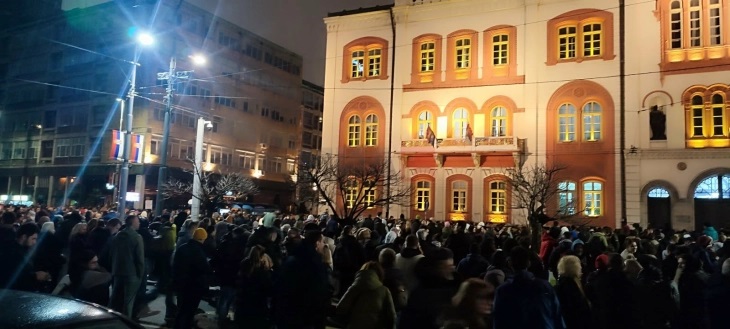 Протести во центарот на Белград по влегувањето на полицијата во Ректоратот на Универзитетот