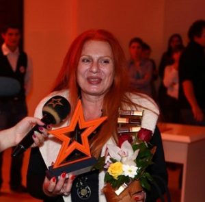 Денес роденден слави Маја Оџаклиевска – легендарниот глас на македонската естрада