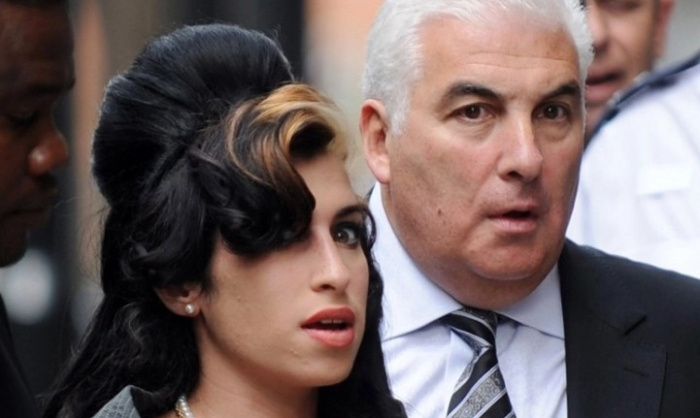 Таткото на Ејми Вајнхаус загуби судски спор за аукција на предмети на неговата ќерка