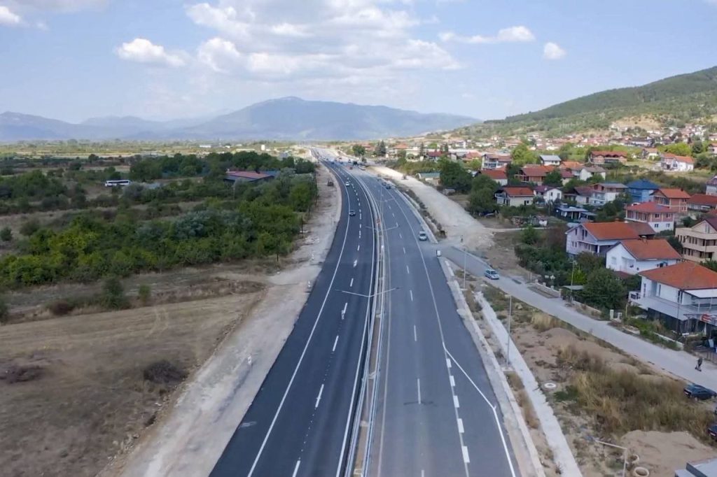 Од утре за сообраќај затворени сите споредни влезови и излези кои привремено функционираа на автопатската делница Охрид-Кичево