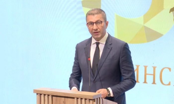 МИЦКОСКИ МУ ЧЕСТИТА НА МАЃАР: Не очекувам промена на односите со Унгарија, азилот на Груевски е одлука на нивната влада