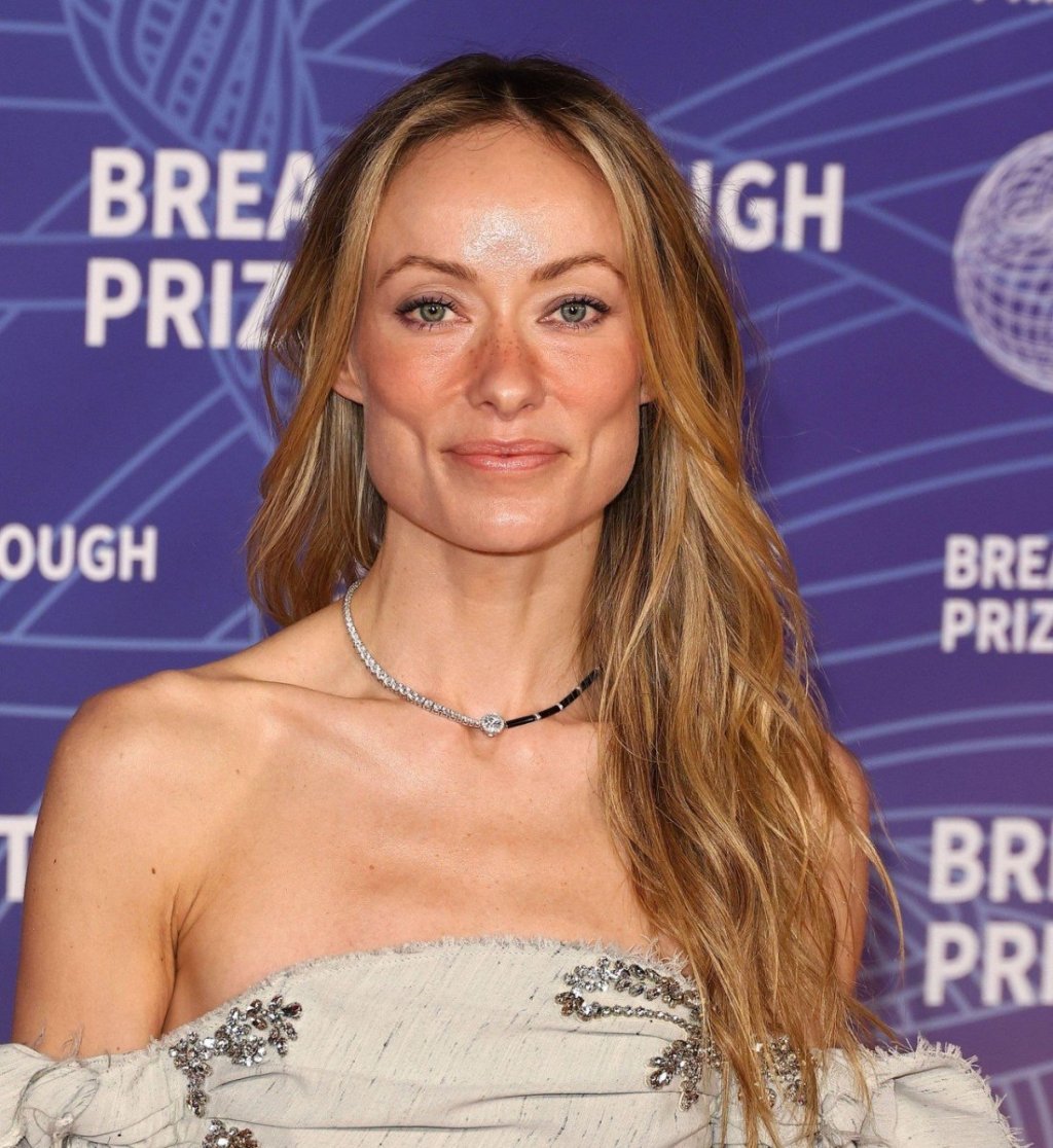 Дали Оливија Вајлд има здравствени проблеми? Обожавателите стравуваат дека „изгледа болно“ на филмската премиера поради гласините за употреба на Оземпик