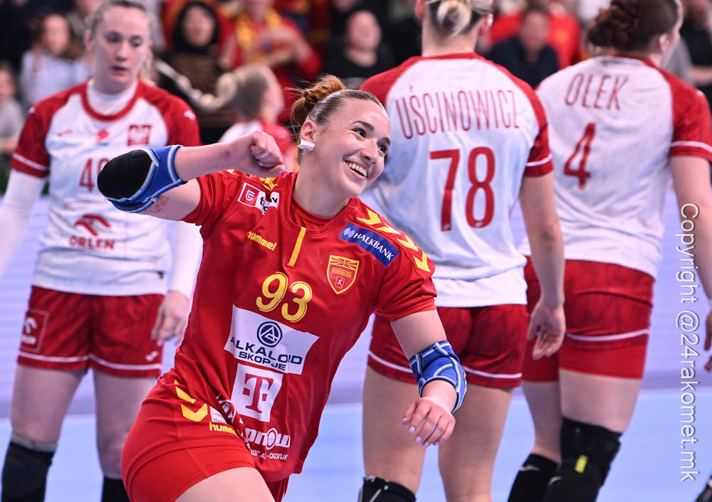 Два женски пара ќе и судат на Македонија