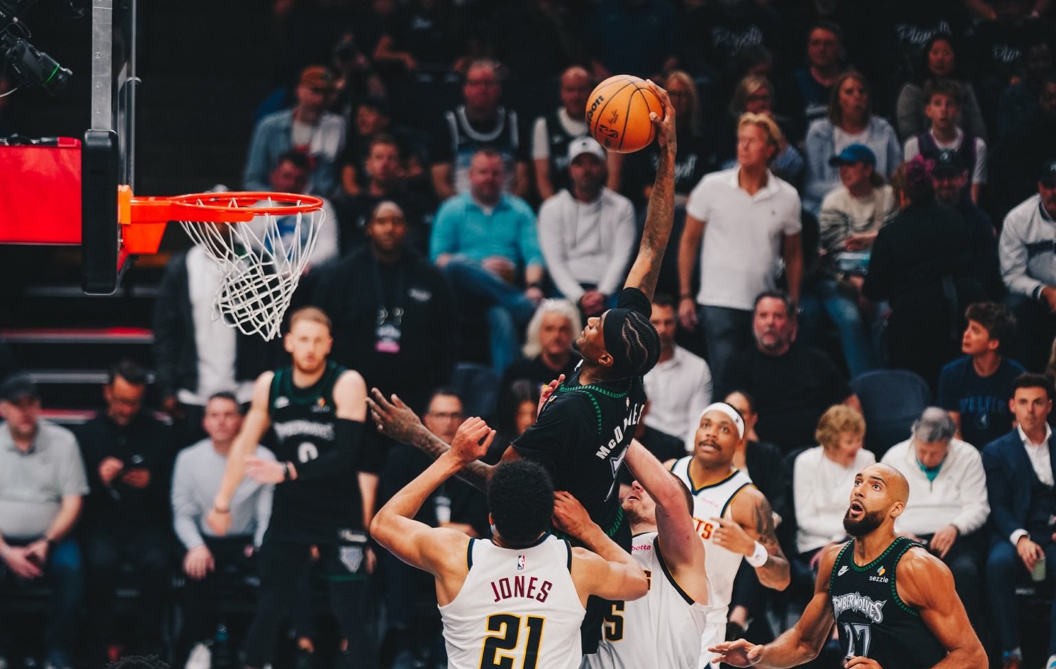 Минесота ја стегна одбраната и го растури Денвер (ВИДЕО)